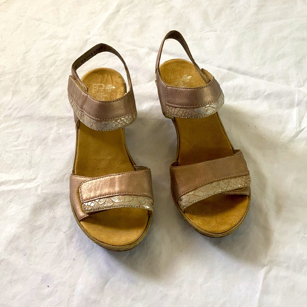 Sandals - Picture 3 of 4